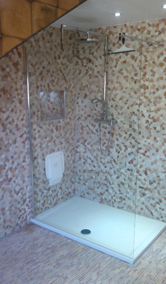Dusche mit Mosaik